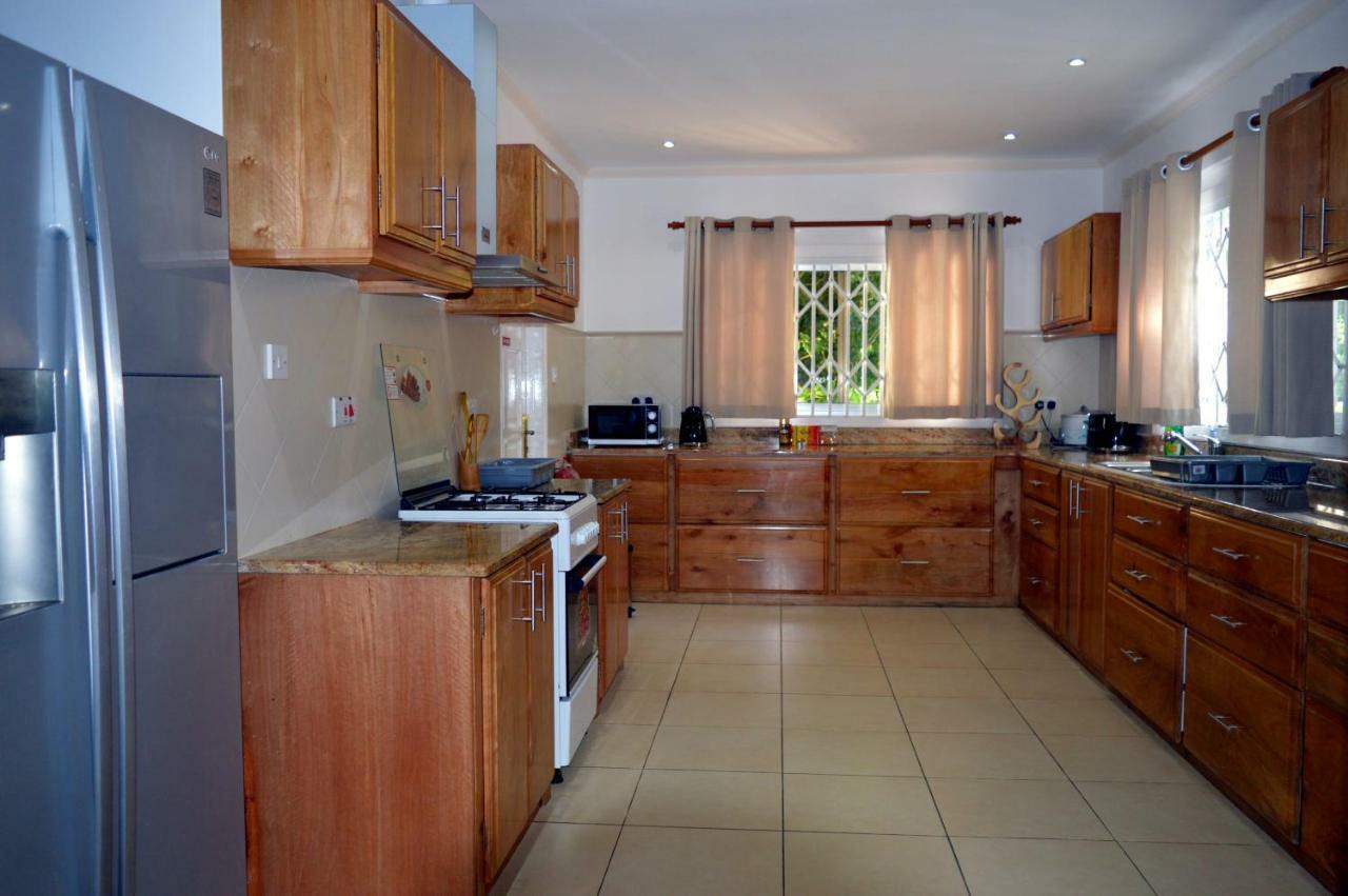 Sundown Beach Villa Glacis  Екстер'єр фото